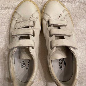 Veja White Leather Velcro Sneakers, 39